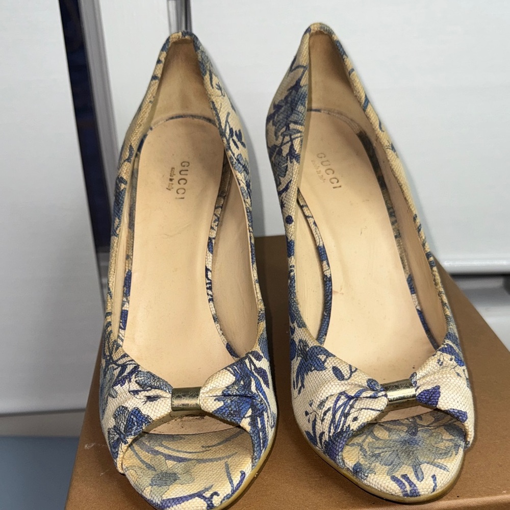 Gucci Blue Floral Wedge Peep-Toe Shoes - Picture 2 of 6